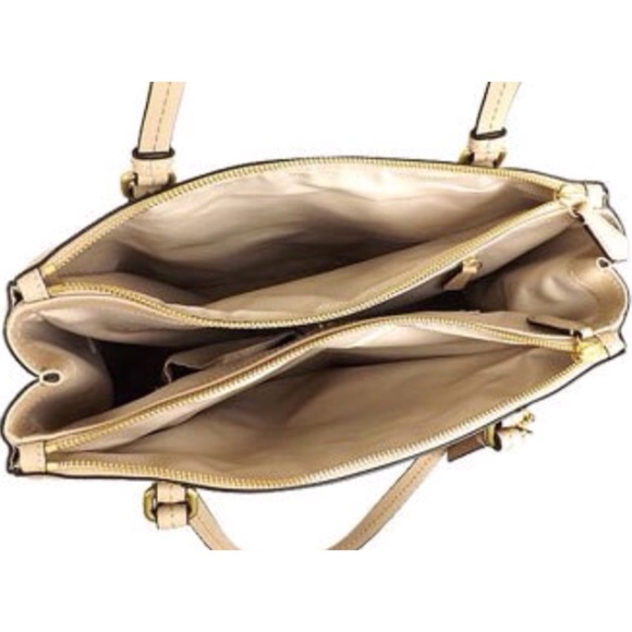 COACH • Peyton Jordan Satchel Bag - Picture 3 of 6